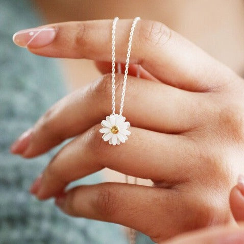 White Daisy Necklace - Penny Rose Home and Gifts